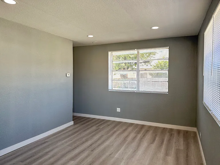 709 W Richmond Ave #1 — Photo 3
