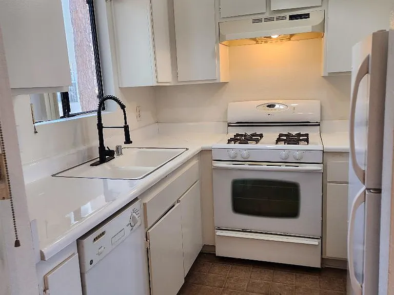 1140 Belmont Ave #8 — Photo 3