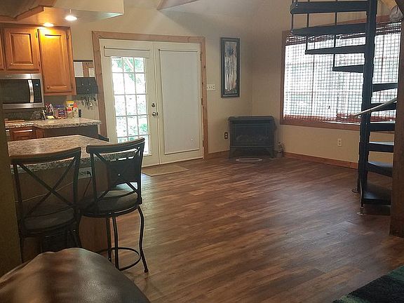 2nd image of 1355 Dix Dr