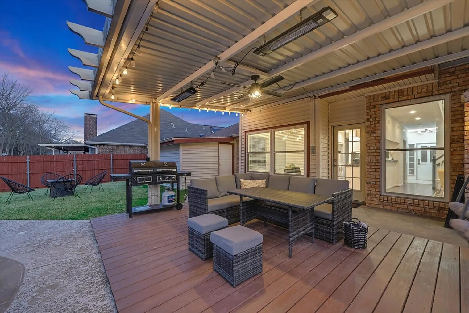 4 bed, 2.0 bath, 1872 sqft, $7,613 — Photo 4