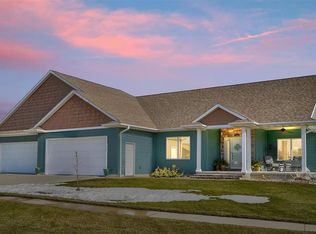 1611 Rubble Rd, Waverly, IA 50677