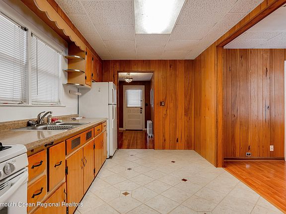 2nd image of 23 Briarcliff Pl #1