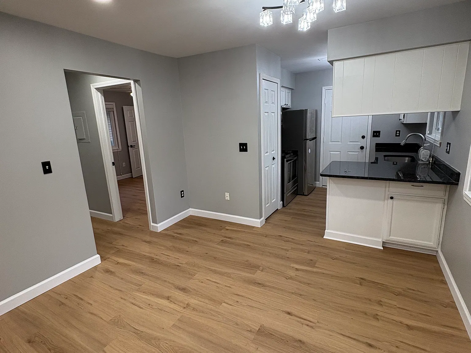 2 bed, 1000 sqft, $2,699 — Photo 3