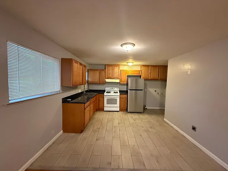 730 Hemlock St — Photo 2