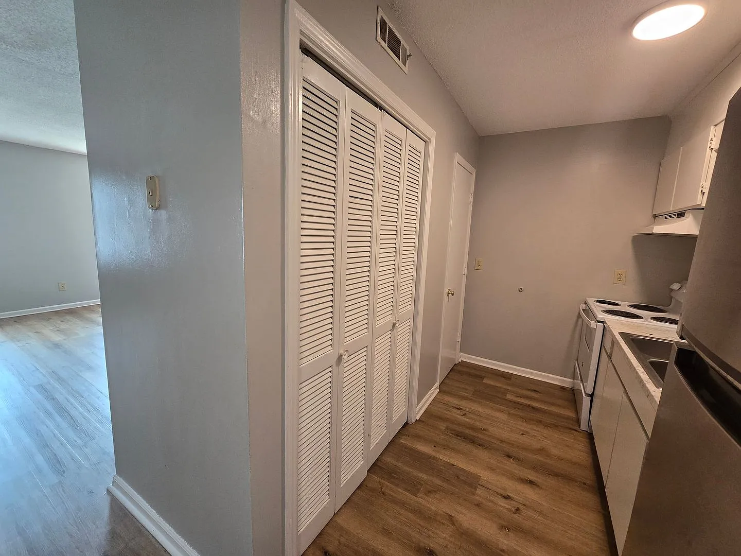 115 College Street — Photo 2