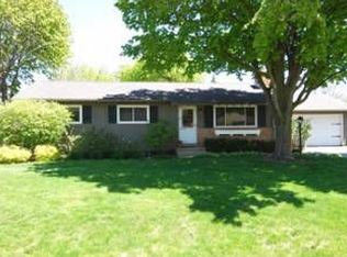 7530 N Seneca Rd, Fox Point, WI 53217