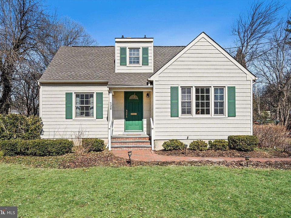 1st image of 126 Manns Ave
