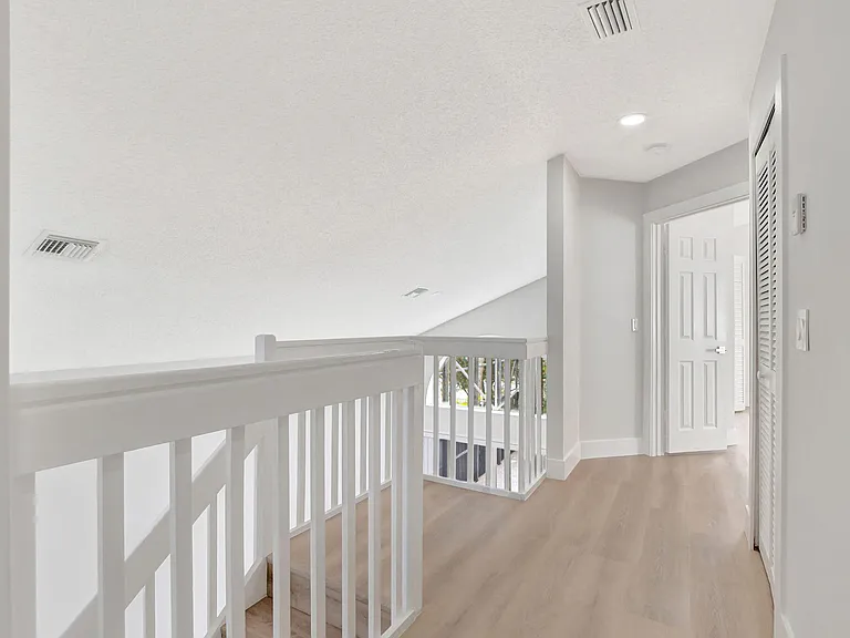 21391 Millbrook Ct — Photo 27