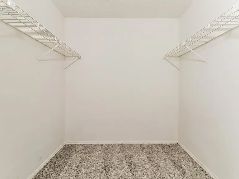 10935 Livingston Dr — Photo 12