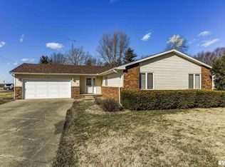 908 Flaggland Dr, Sherman, IL 62684