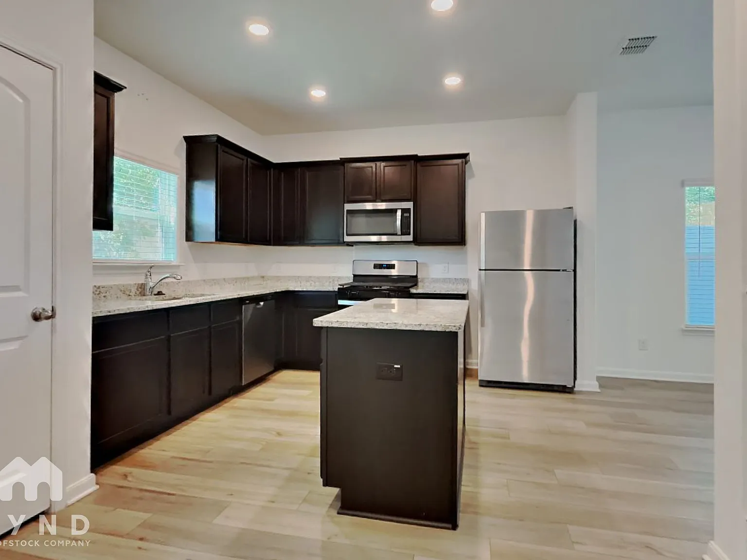 4 bed, 3.0 bath, 2115 sqft, $1,825 — Photo 3