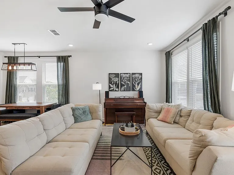 2712 Gossett Trl — Photo 9