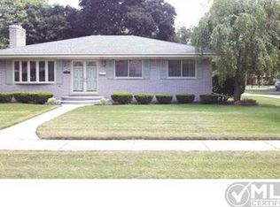 22400 Suzan Ct, Saint Clair Shores, MI
