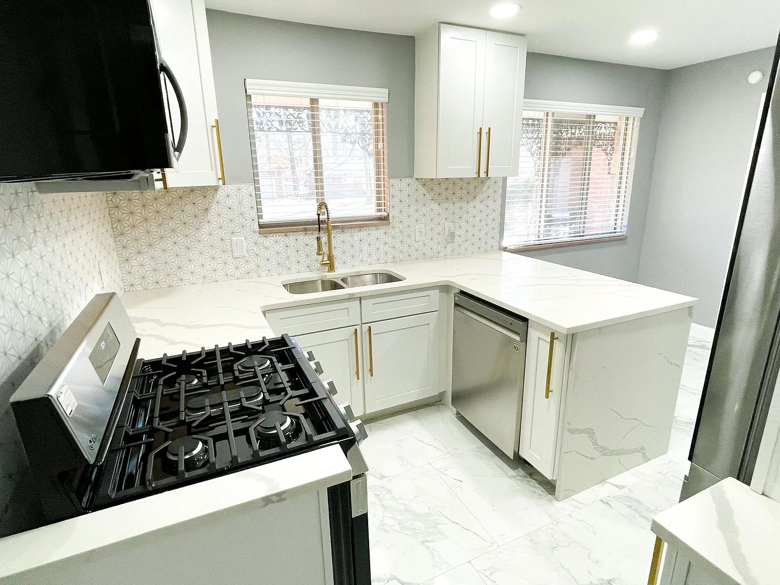 3 bed, 2.0 bath, 1674 sqft, $2,700 — Photo 4