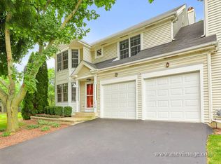 1014 Derby Crse, St Charles, IL 60174