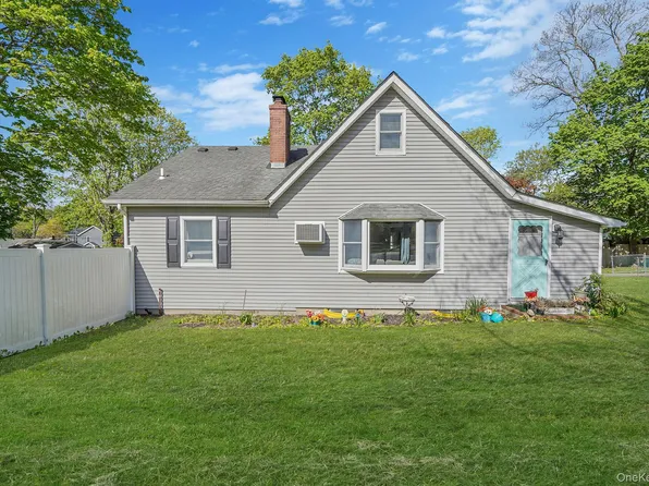 38 Nymph Road, Rocky Point, NY 11778