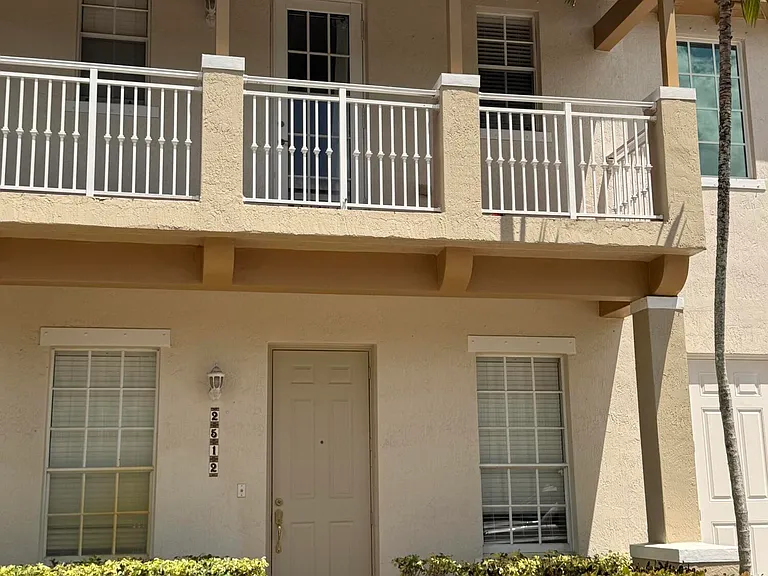 2512 NW 4th St — Photo 4