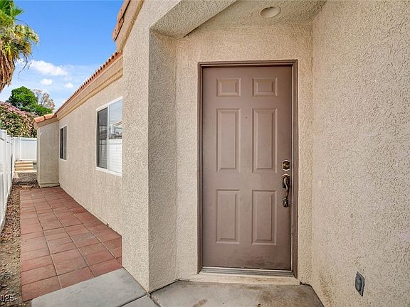 3rd image of 406 River Glider Ave