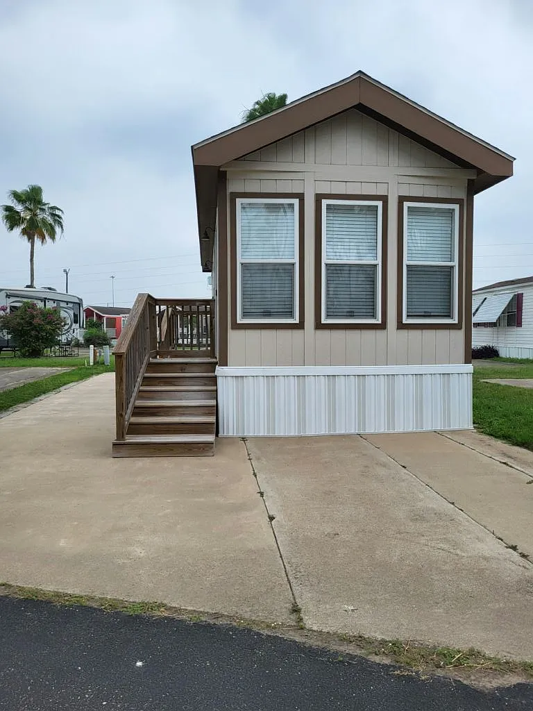 1 bed, 1.0 bath, 385 sqft, $1,300 — Photo 1