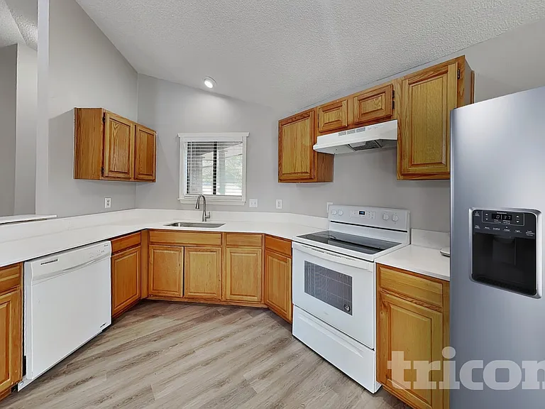 10008 Buffalo Grove Rd — Photo 3