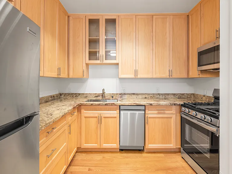 2085 Hayes St #5 — Photo 4