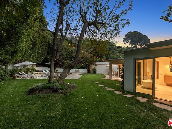 4th image of 9451 Hidden Valley Pl