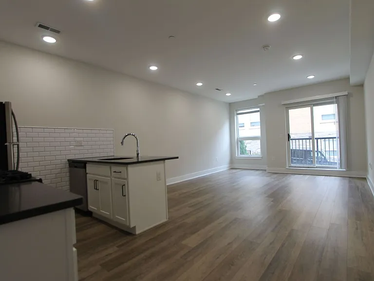East Main Manayunk Apartments — Photo 45