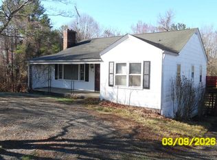 910 S Main St, Hillsville, VA 24343