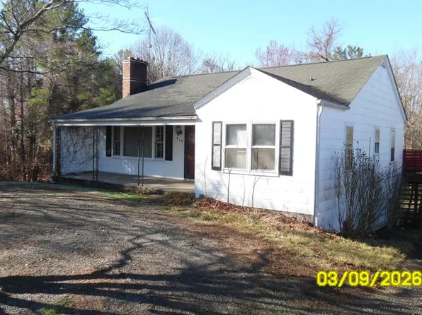 910 S Main St, Hillsville, VA 24343