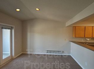 9525 NE 180th St APT 305, Bothell, WA 98011