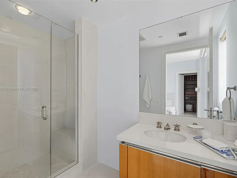 7141 Fisher Island Dr #7141 — Photo 32