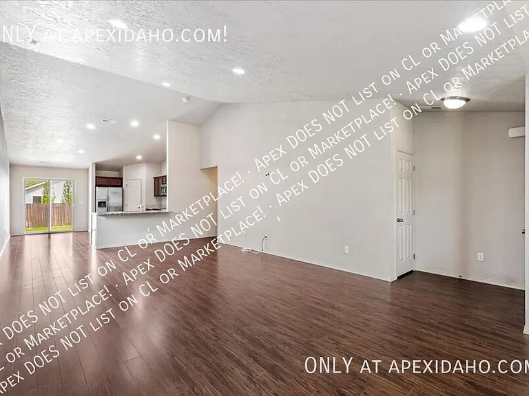 3480 S Avondale Ave — Photo 8