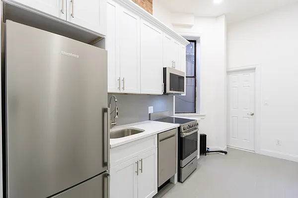 Rented by Compass | media 25