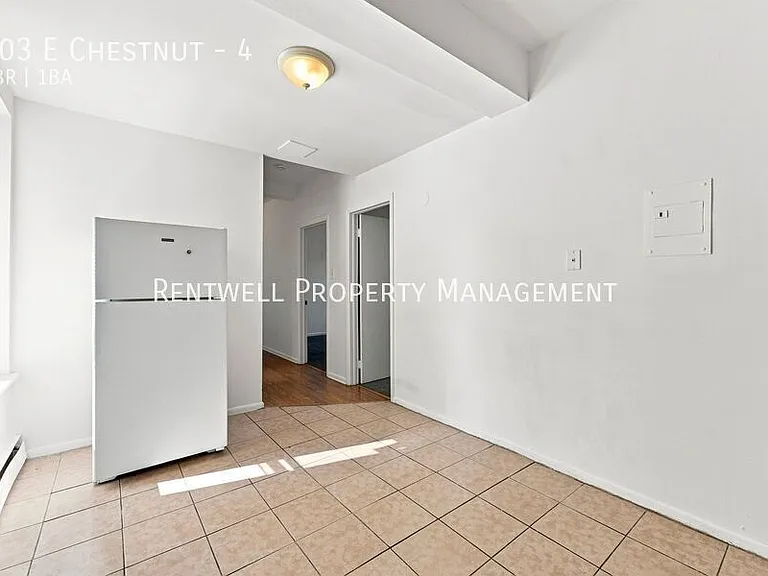 103 E Chestnut St #4 — Photo 6