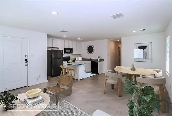 3 bed, 1017 sqft, $1,549 — Photo 3