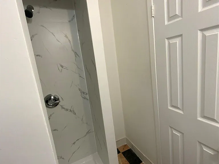 76 Garden City Ave — Photo 11