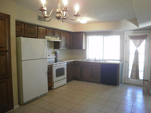 4th image of 4013 Fletcher Dr