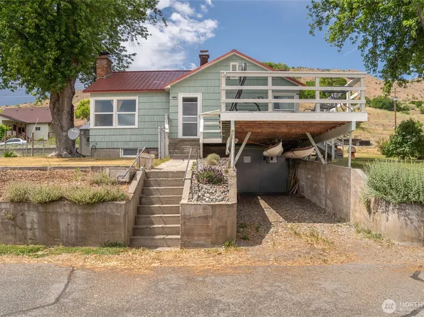 462 Beach Street, Pateros, WA 98846