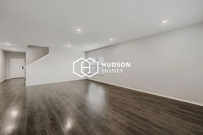 5 bed, 3.0 bath, 2599 sqft, $2,725 — Photo 4