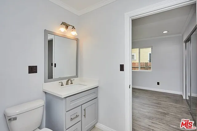 4313 Kenwood Ave — Photo 12