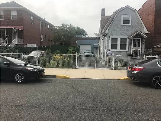1st image of 1220 E 223rd St