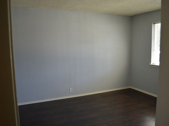 5th image of 325 NE Michael Dr