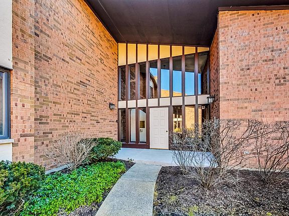 2nd image of 1027 Deerfield Pl #1027