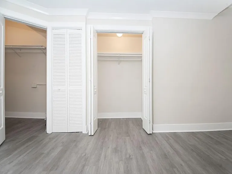 646-48 W Roscoe St #648.5 — Photo 7