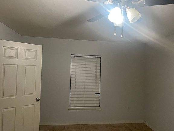 3rd image of 201 Shadow Lakes Dr