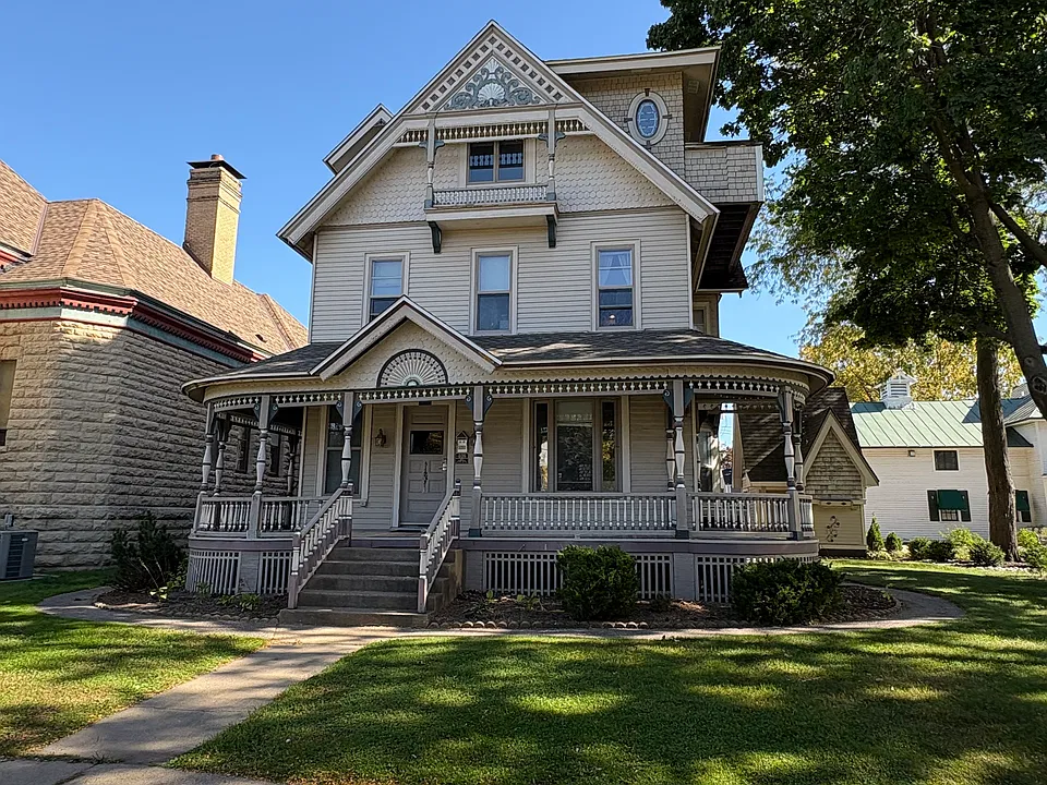 408 Main St #3