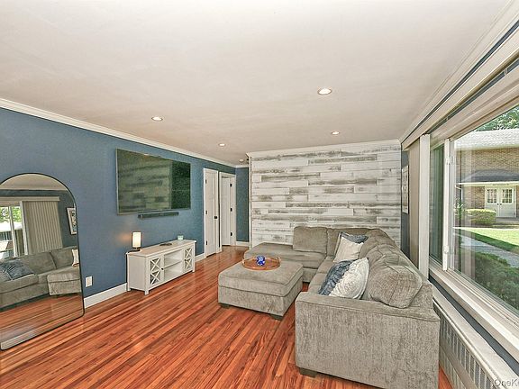 5th image of 172 Edmunton Drive #D9