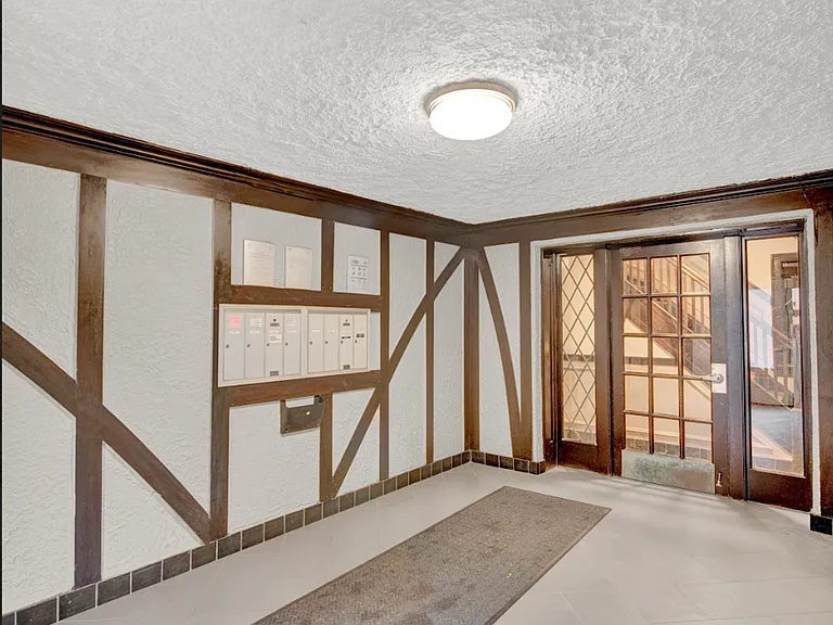 650 W Wellington Ave — Photo 10