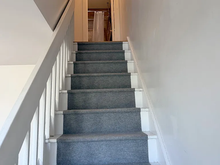 Stairs to Bedrroms/Bath