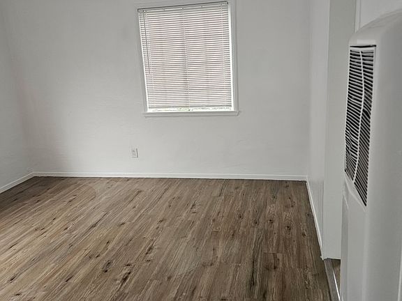 4th image of 674 W 9th St #670B